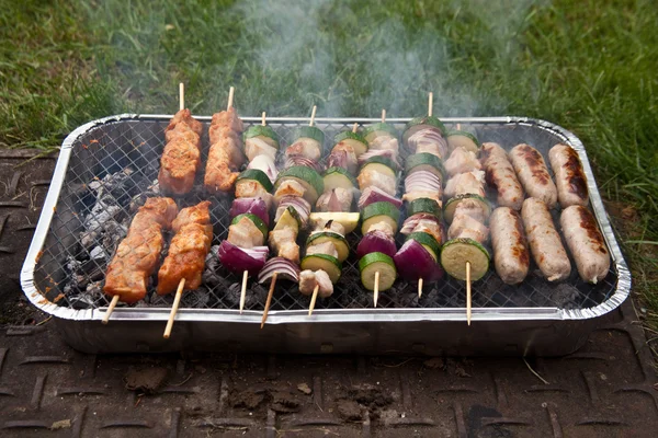Beef shish kabobs on the grill — Stock Photo, Image