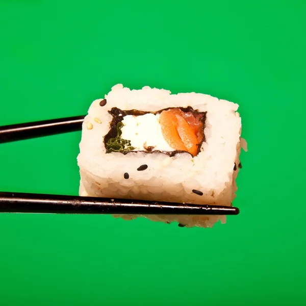Sushi con palillos — Foto de Stock