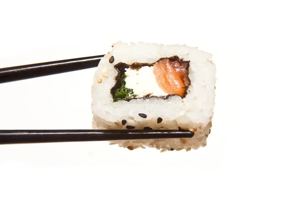 Drží sushi hůlkami — Stock fotografie