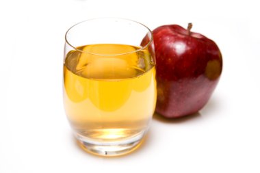 yanında bir bardak elma suyu elma