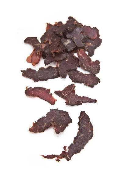 Geschnittene Biltong oder Rindfleisch ruckartig isoliert auf weißem Hintergrund — Stockfoto