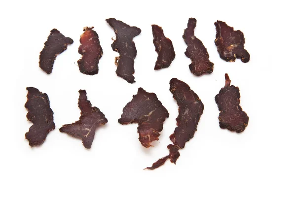 Biltong affettato o carne essiccata isolata su fondo bianco — Foto Stock