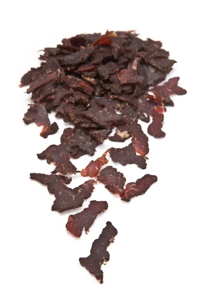 Geschnittene Biltong oder Rindfleisch ruckartig isoliert auf weißem Hintergrund — Stockfoto