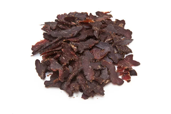 Biltong affettato o carne essiccata isolata su fondo bianco — Foto Stock