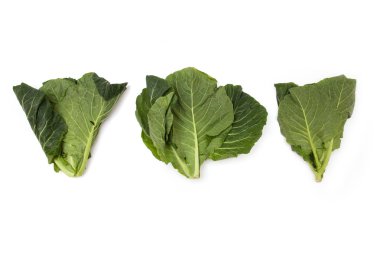 bir beyaz stüdyo ba izole bahar Yeşiller (brassica oleracea)