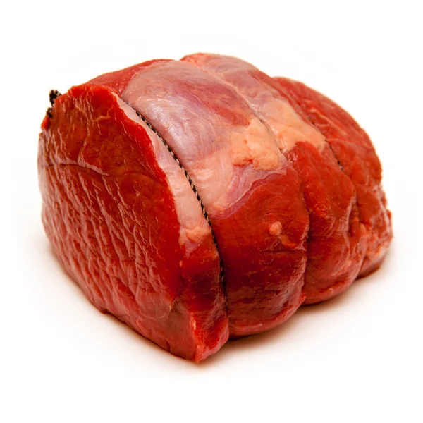 Carne assar conjunta isolado em um fundo estúdio branco . — Fotografia de Stock