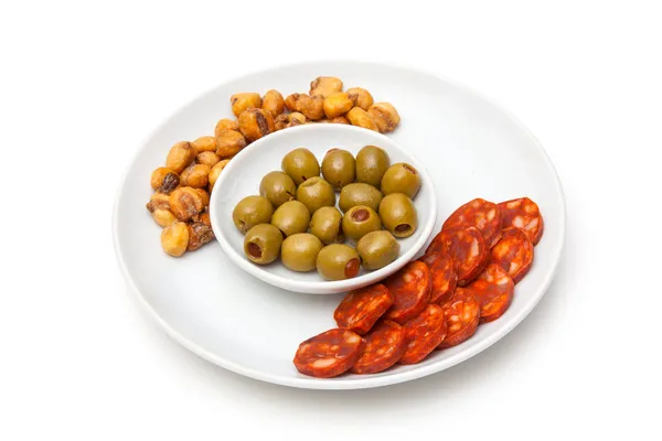 Tapas spagnolo su un piatto bianco . — Foto Stock