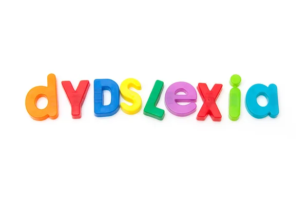 Disleksi manyetik harflerle yazılmış