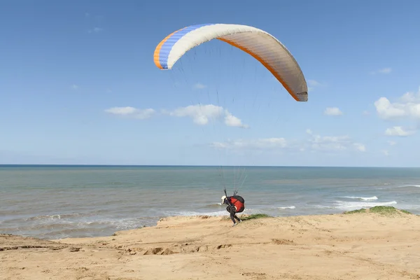 Para-glider is ready for takeoff. — Stock Photo, Image