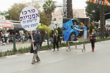 İsrailliler purim kutlamak.