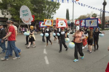 İsrailliler purim kutlamak.