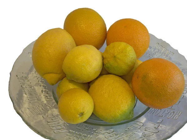 Skålen med citrusfrukter på vit bakgrund. — Stockfoto