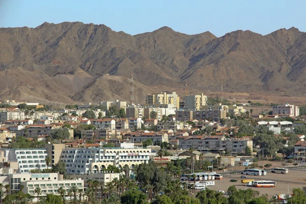 Town at the foot of the mountains. — Stock Photo, Image