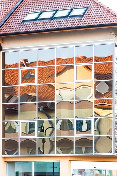Distorted reflection of the house — Stock Photo, Image