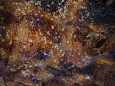 Ev yapımı ızgarada domuz pirzolası.