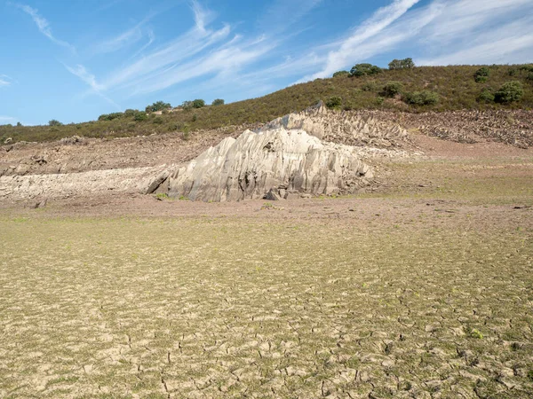 スペインのリコバヨ貯水池の減少水位を記録. — ストック写真