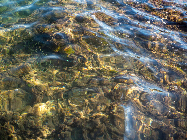 Прозрачная вода на пляже Ибицы в Средиземном море
