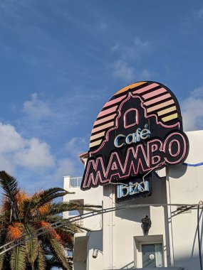 İbiza, İspanya; 14 Aralık 2020 İbiza 'da Cafe Mambo sezon sonu kapalıdır. Yüksek kalite fotoğraf