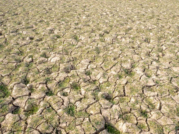 Yıldız Köprüsü 'nde kuraklıkla dolu bir rezervuar. İklim değişikliği kavramı