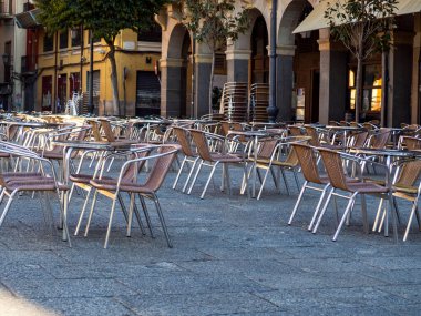 boş sandalye ve masa kapalı açık Restaurant