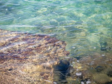 Akdeniz 'de İbiza sahilinde şeffaf su