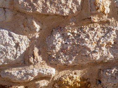 Pireneler 'in taş duvar arka planı. Zor kavram