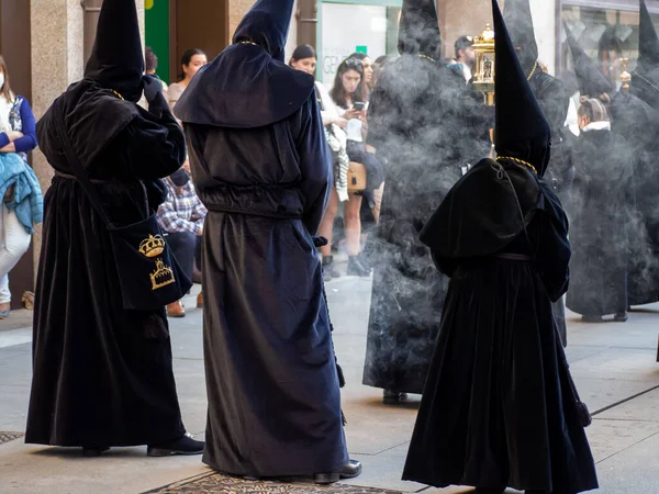 Zamora, İspanya - 15 Nisan 2022: Zamora şehrinde kutsal defin alayı