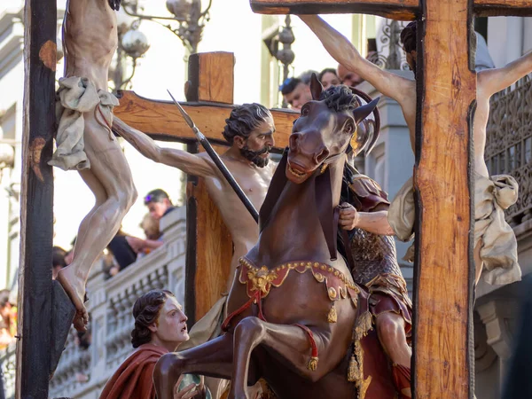 Zamora, Spanje - 15 april 2022: processie van de heilige begrafenis in de stad zamora — Stockfoto