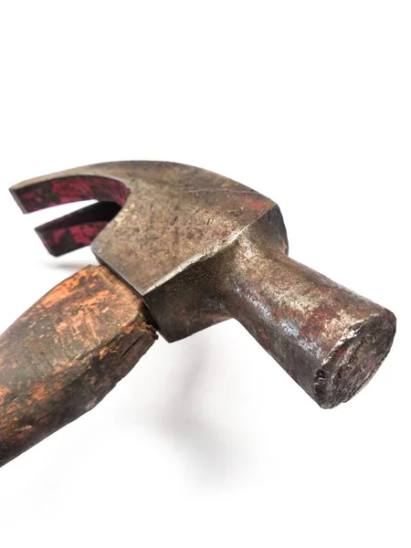 Rusty viejo martillo de acero blanco aislado. Concepto de Oldtimer — Foto de Stock