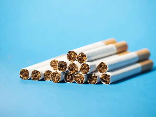 Obrázek Tabákových Cigaretových Filtrů Modrém Pozadí Koncept Zdravíkvalitní Fotografie — Stock fotografie