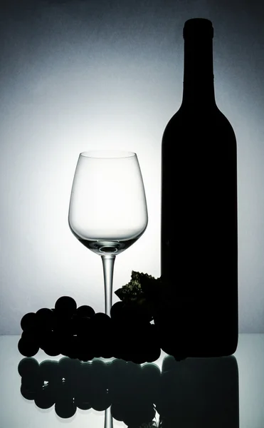 ボトルとワインのガラス — ストック写真