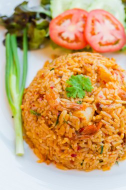 Kızarmış pirinç.