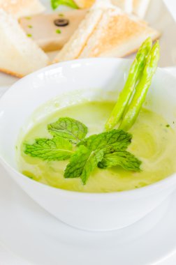 Kuşkonmaz çorbası.