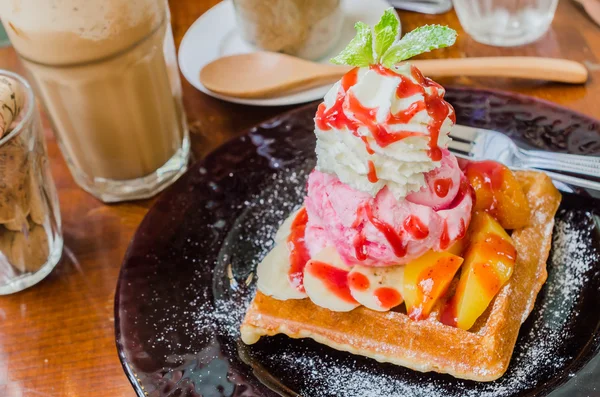 Waffle with icecream — Stock Photo, Image