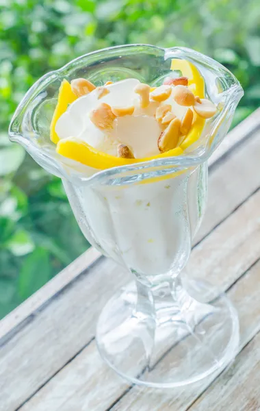 Helado de coco — Foto de Stock