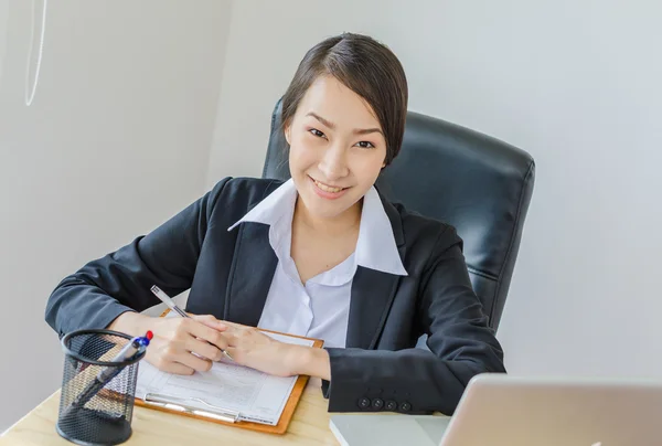 Las mujeres de negocios sonrisa —  Fotos de Stock