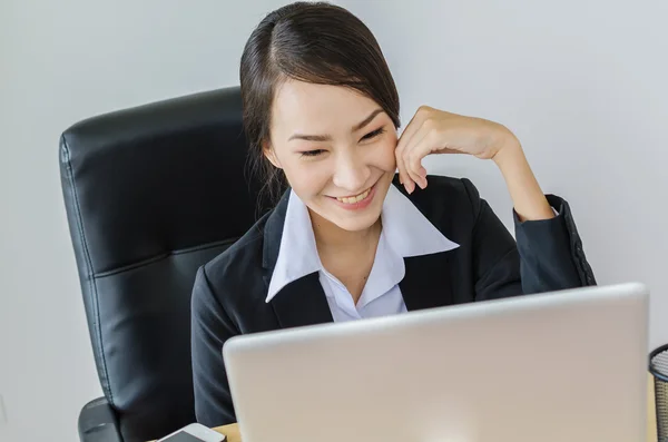 Business women use computer — Stock Photo, Image