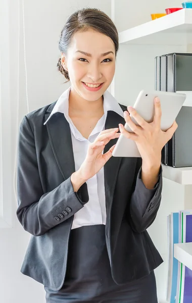 Junge Geschäftsfrau — Stockfoto