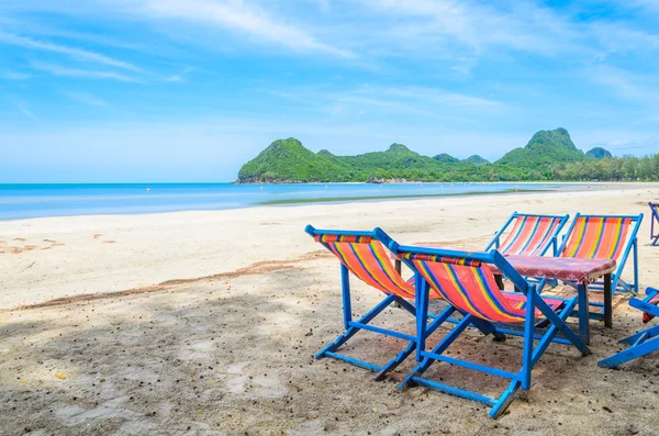 Säng på stranden i thailand — Stockfoto