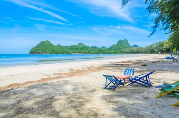 Cama na praia na Tailândia — Fotografia de Stock