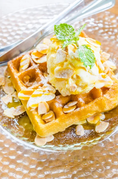 Wafel en icecream — Stockfoto