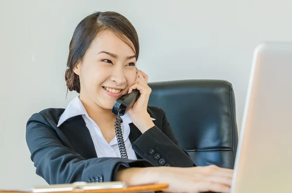 Business women calling — Stock Photo, Image