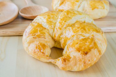 kruvasan ahşap tablo