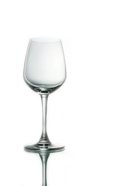 แก้วไวน์บนพื้นหลังสีขาว — ภาพถ่ายสต็อก