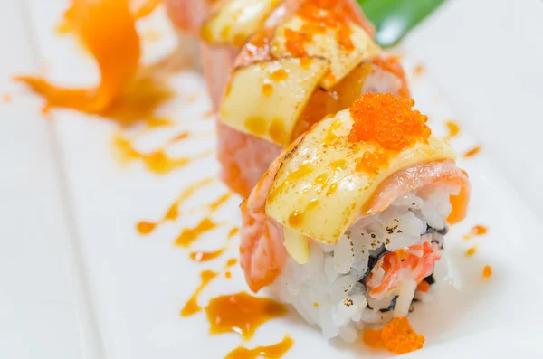 Sushi in piatto bianco — Foto Stock