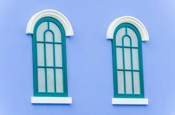 Hermosa ventana en la pared de color —  Fotos de Stock