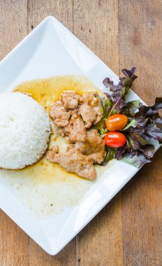 Teriyaki domuz ile pirinç