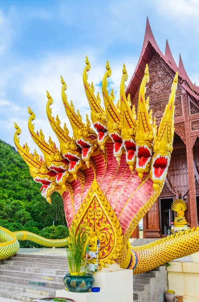 Thai temple and naga in Thailand — Stock Photo, Image