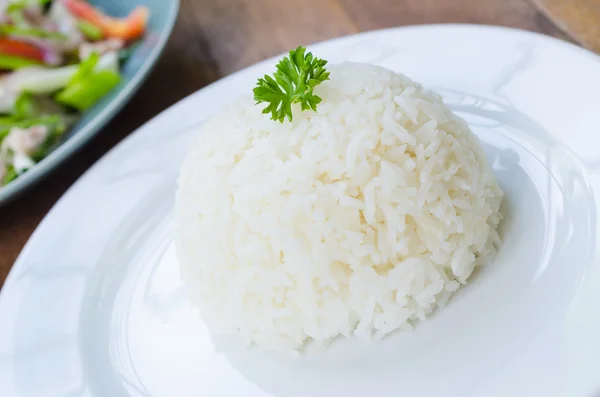 Arroz em prato branco — Fotografia de Stock