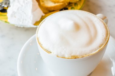 kapuçino çörek ile